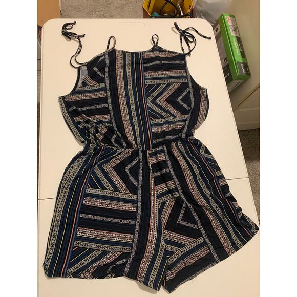 BCBGeneration Geometric Romper Womens Size Medium Blue Black Strappy Artsy - Picture 2 of 8